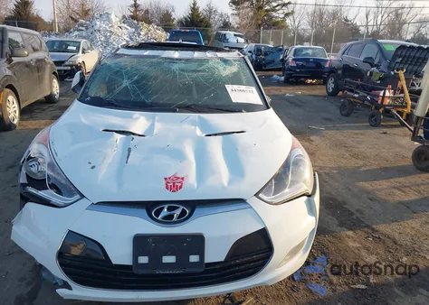 2015 Hyundai Veloster z USA, uszkodzony, nr VIN KMHTC6AD9FU239441
